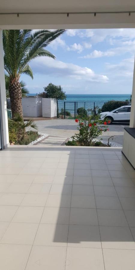 Villetta Sullo Scoglio Gela Bagian luar foto