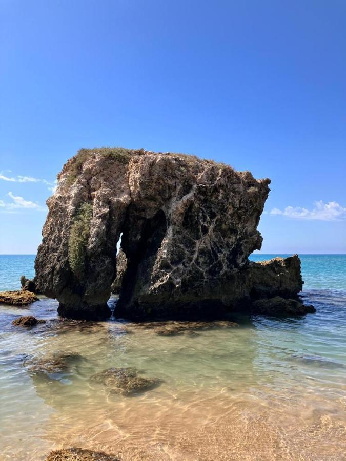 Villetta Sullo Scoglio Gela Bagian luar foto
